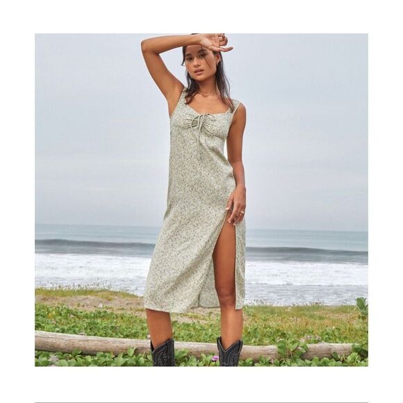 Motel Dresses & Skirts - Motel Jorie Midi Dress In Parma Violet size Small